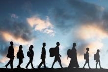 personnes marchant